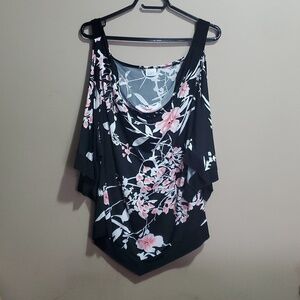 Suzy shier floral cold shoulder top size large